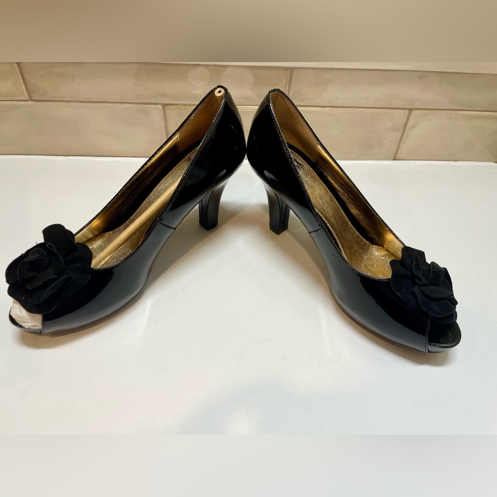 Sofft NIB Black Patent Scala Peep Toe Pumps - 8M